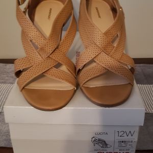 Avenue Size 12W Tan heel sandals